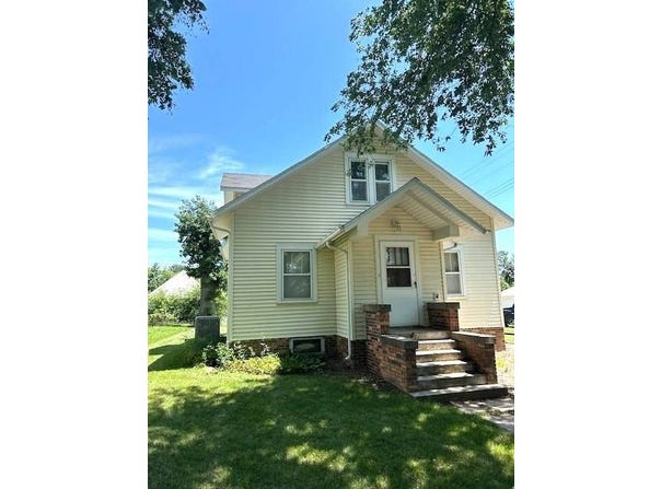 301 E. Roosevelt St., Wausa, NE 68786