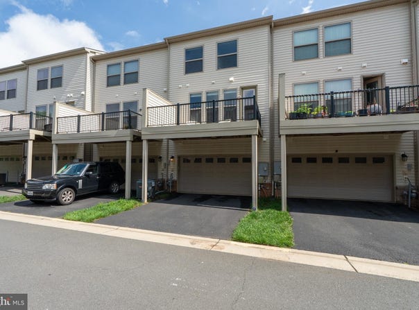 23393 EPPERSON SQUARE, BRAMBLETON, VA 20148