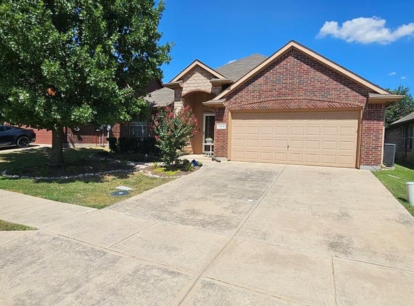 1004 Vintage Avenue, Gainesville, TX 76240