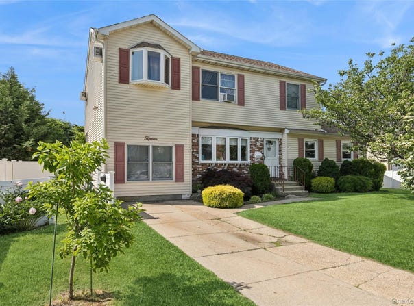 15 Willard Avenue, Farmingdale, NY 11735