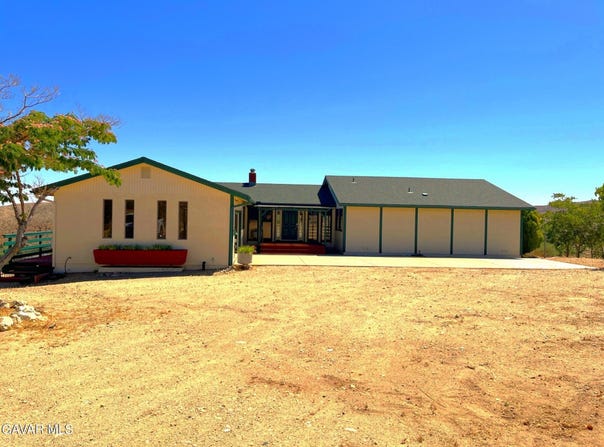 28714 Cruthers Creek Road, Pearblossom, CA 93553