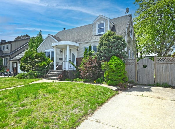 2198 Willow Street, Wantagh, NY 11793