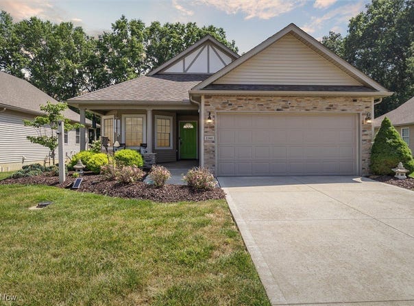 1146 Fox Run, Grafton, OH 44044