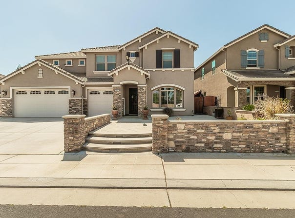 3374 Swift, Clovis, CA 93619
