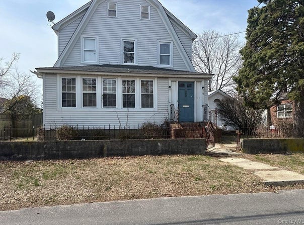129 N 7th Street, Lindenhurst, NY 11757