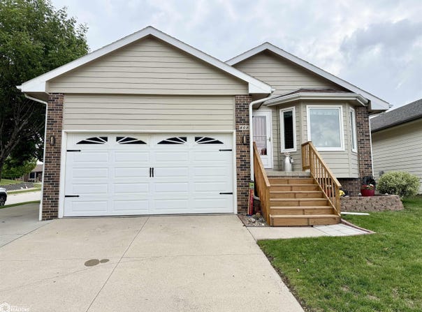 808 High Ridge Road, Carroll, IA 51401