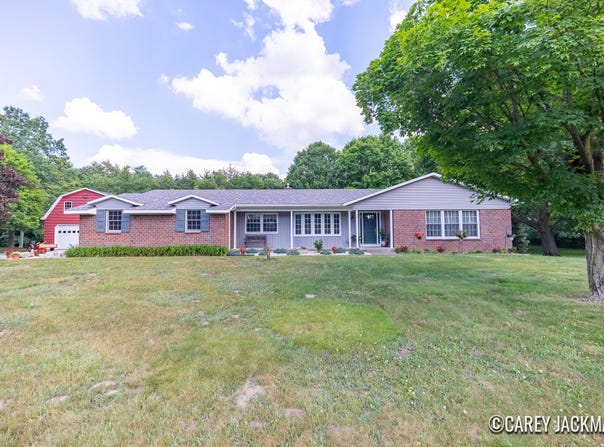 3910 Walker Avenue NW, Grand Rapids, MI 49544