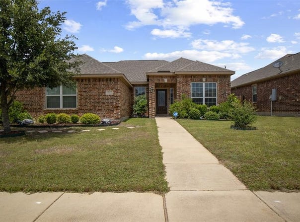 717 Roaring Springs Drive, Glenn Heights, TX 75154