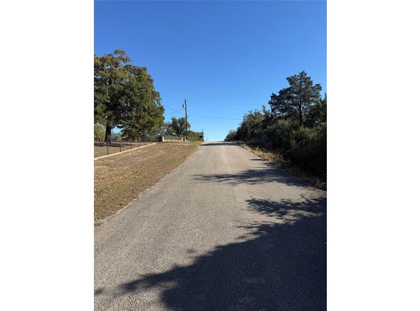 628 Leisure Ln, Cedar Creek, TX 78612