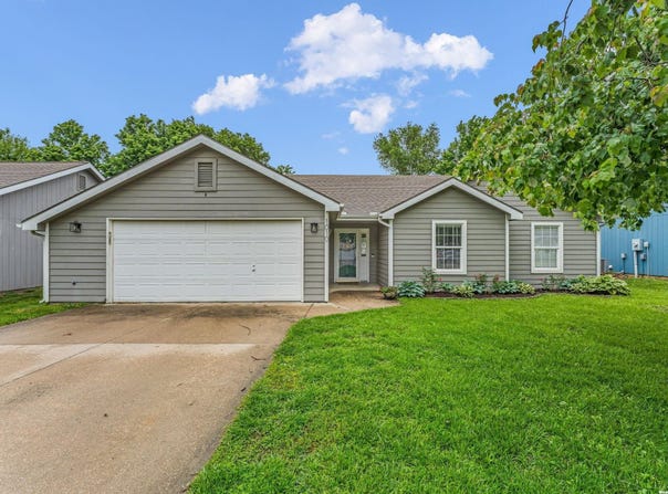 1010 Home Circle, Lawrence, KS 66046
