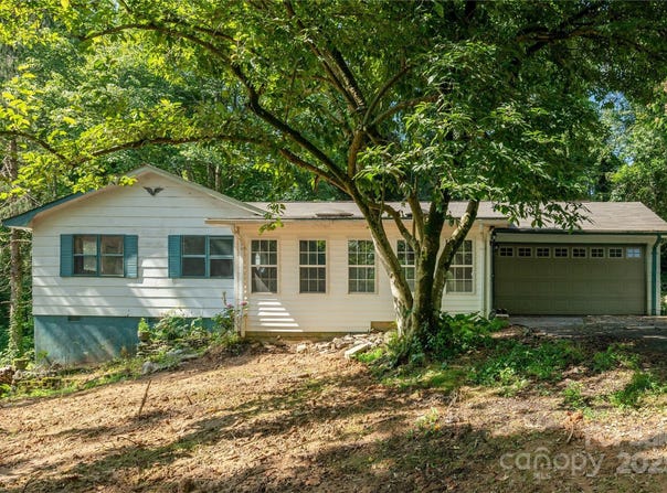 18 Peaceful Valley Lane, Flat Rock, NC 28731