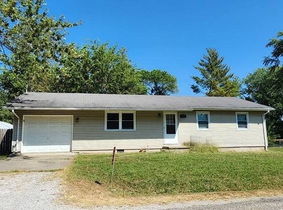 1306 E Chestnut, Olney, IL 62450