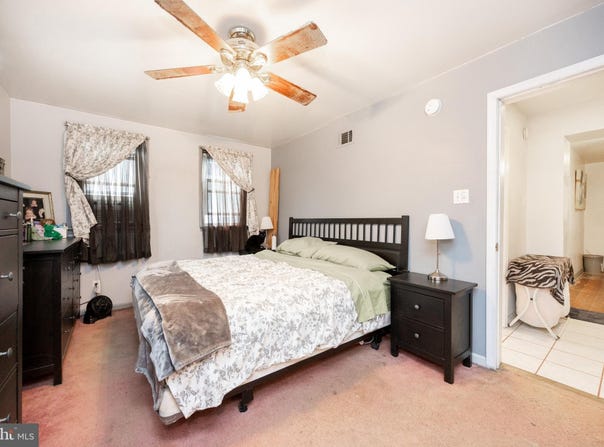 915 SPRING MILL AVENUE, CONSHOHOCKEN, PA 19428