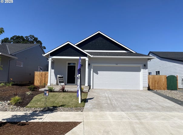 713 Tigerlily ST, Silverton, OR 97381