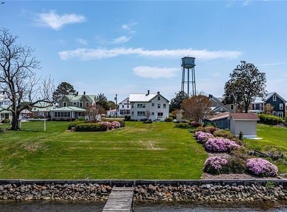 742 Main Street, Reedville, VA 22539