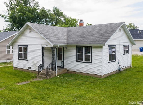 70 Camden Avenue, Camdenton, MO 65020