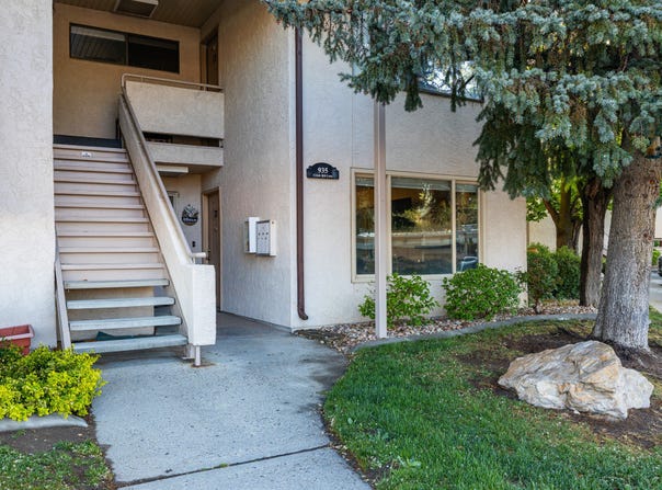 935 E CREEKHILL Ln, Midvale, UT 84047