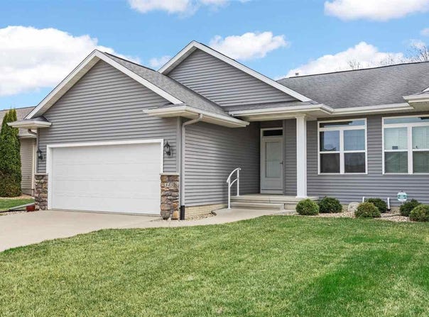 345 Shannon Dr, IA 52328