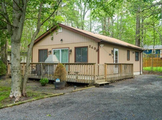8417 Porcupine Drive, Tobyhanna, PA 18466