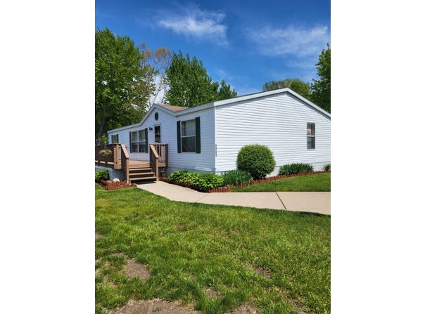 40684 Heath Ct, Sterling Heights, MI 48310