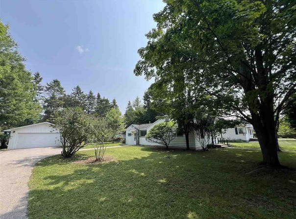 408 Burns, Charlevoix, MI 49720
