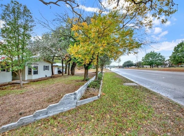 1801 Llano St, Fredericksburg, TX 78624