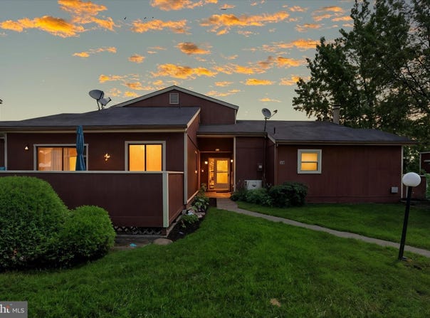 843 LOUISE COURT, ENOLA, PA 17025
