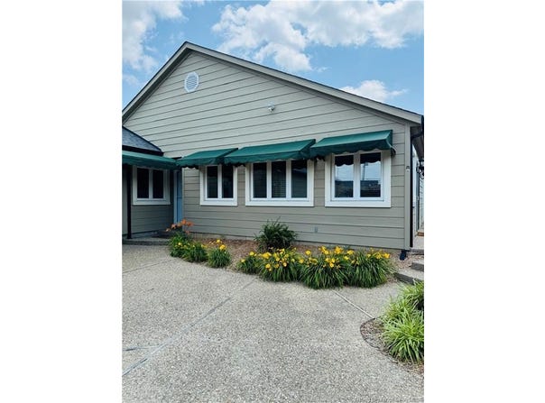 4 Charlestown Court, Jeffersonville, IN 47130