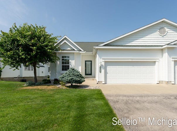 2482 E East Turning Leaf Way Way, Fruitport, MI 49415