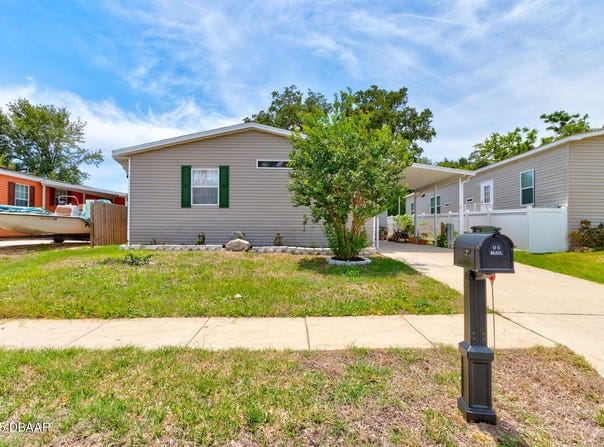 1352 Cedar Bluff, Daytona Beach, FL 32117