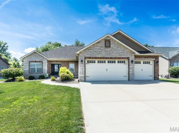 138 Smola Woods Court, Glen Carbon, IL 62034
