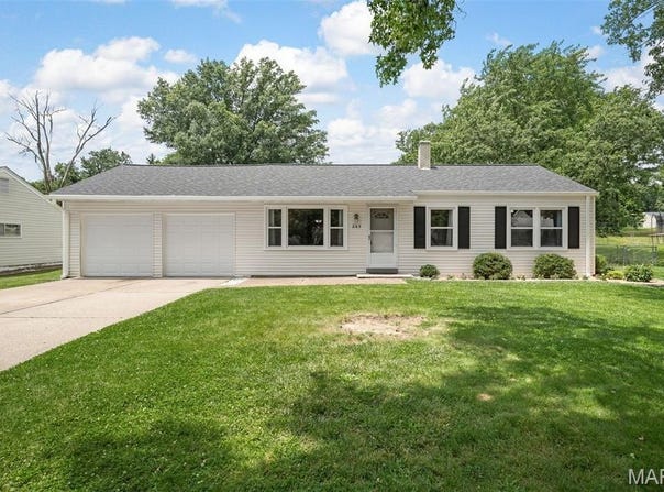 243 Dennison Drive, Ballwin, MO 63021