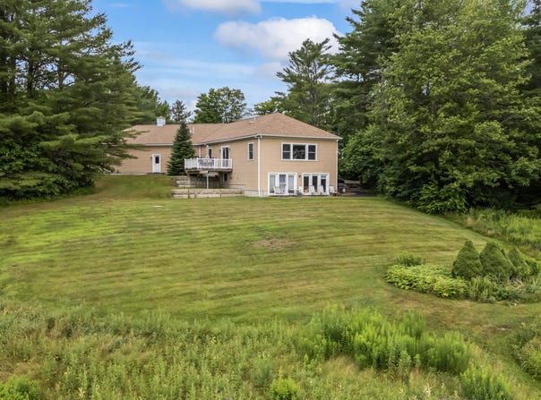 211 Augusta Road, Topsham, ME 04086