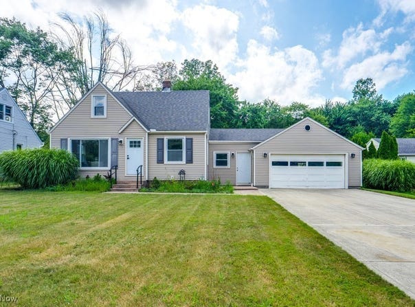 6580 Crossview Road, Seven Hills, OH 44131