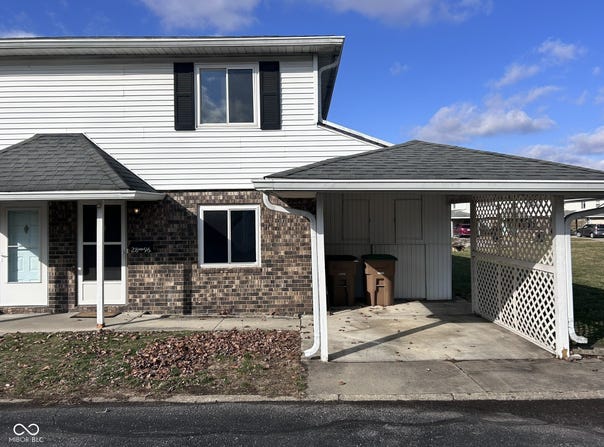 2896 Two Worlds Drive, Columbus, IN 47201
