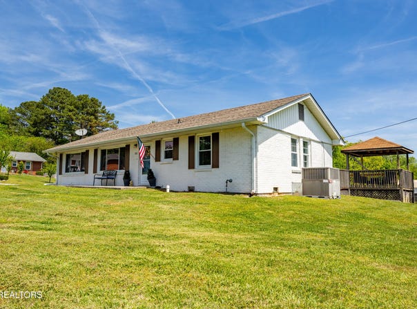 101 Hillcrest Lane, Kingston, TN 37763
