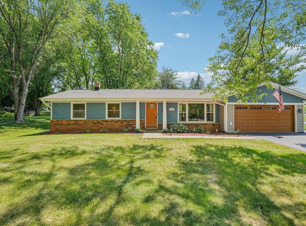 507 Oxford Dr, Hartland, WI 53029