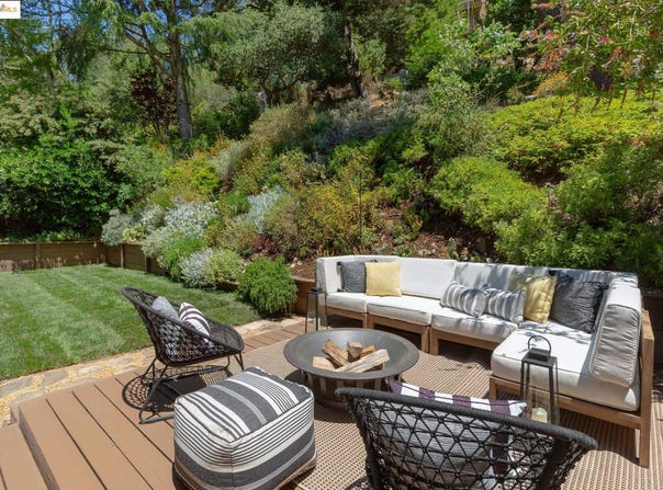 2072 Arrowhead Dr, Oakland, CA 94611