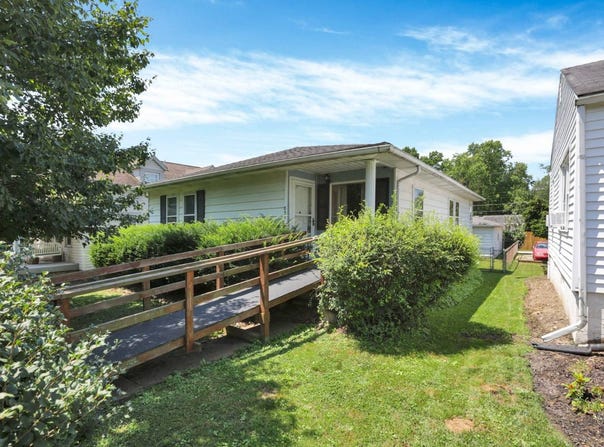 831 Franklin Ave, Lancaster, OH 43130