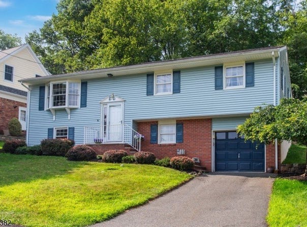280 Carentan Rd, Hopatcong Boro, NJ 07843-1856