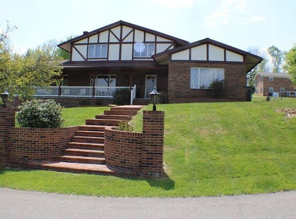 161 Valley Dr, Richlands, VA 24641