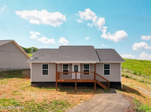 3296 Parker Blvd, Kodak, TN 37764