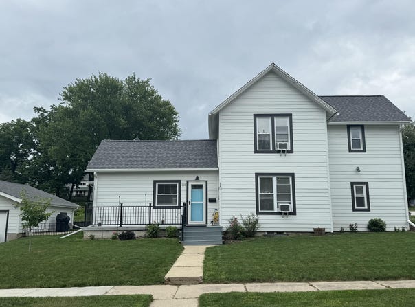 739 Elizabeth St, Oconomowoc, WI 53066