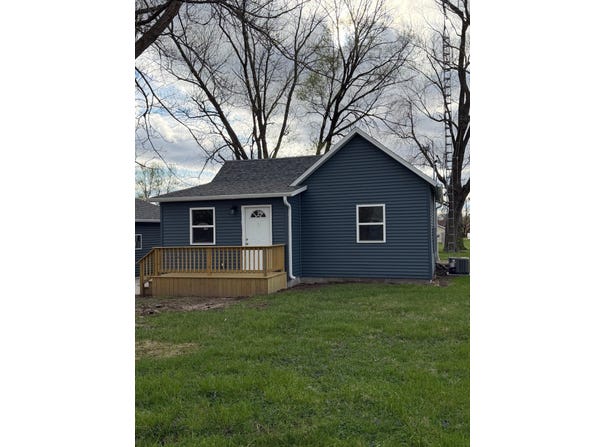 429 Curtis St, White Hall, IL 62092