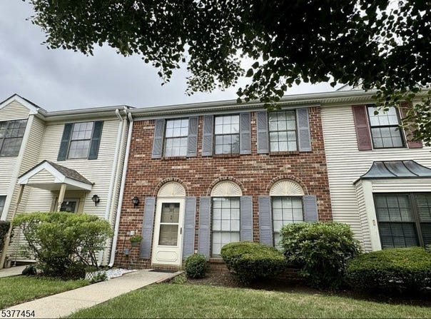 388 Danbury Ln, East Brunswick Twp., NJ 08816-5113