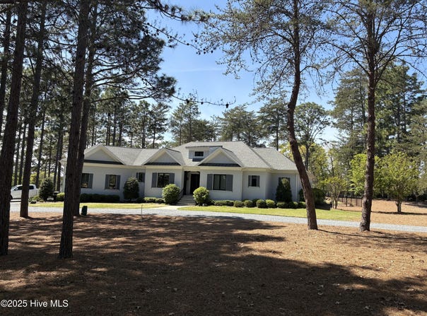 60 Quaker Ridge Road, Pinehurst, NC 28374