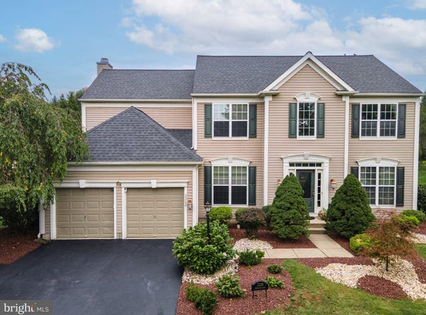 2208 PEMBROOKE Drive, MACUNGIE, PA 18062