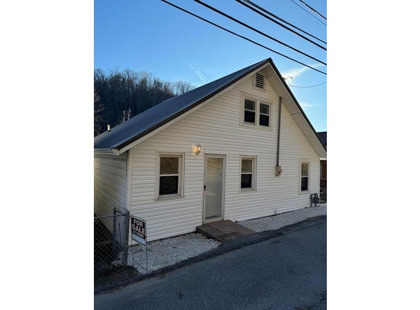 462 E Main, Inez, KY 41224