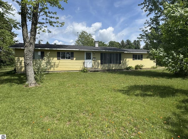 2351 S McGee Road, Lake City, MI 49651