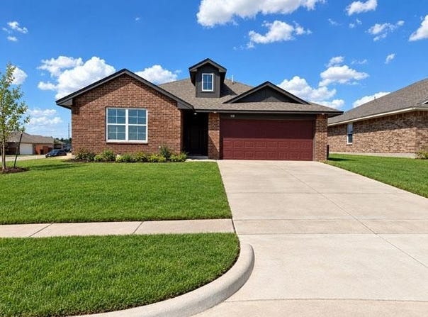 928 Hazy Brook Circle, Chickasha, OK 73018